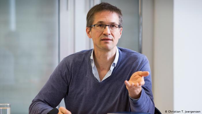 Κνάους στην Die Welt: Ανούσιο μέτρο η προσωρινή αναστολή ασύλου