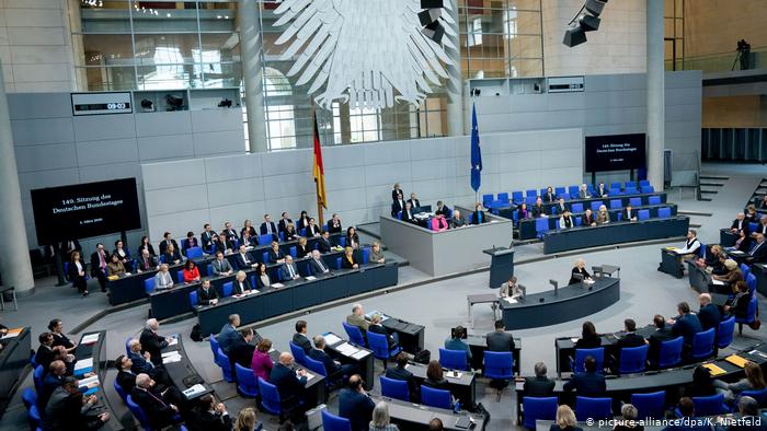 Έπεσαν οι μάσκες στη Γερμανική Βουλή- Απερρίφθη η πρόταση για υποδοχή προσφυγόπουλων από την…