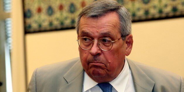 Τα ύστερα του κόσμου: Ο Στέφανος Μάνος πλέκει το εγκώμιο του δημοσίου τομέα και…