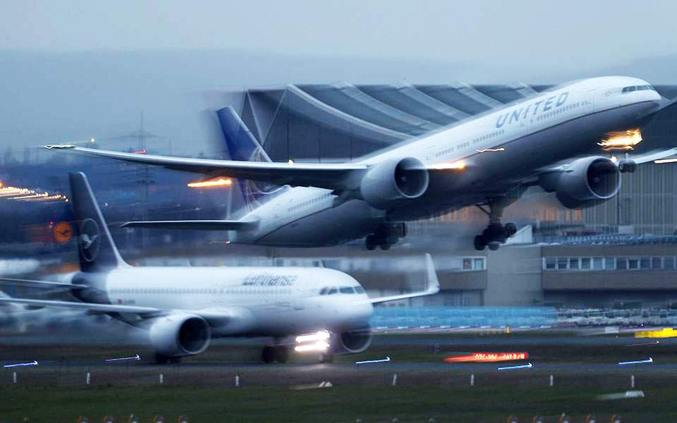 Δυσφορία στις Βρυξέλλες για την “απαγόρευση πτήσεων” προς τις ΗΠΑ από τον Τραμπ