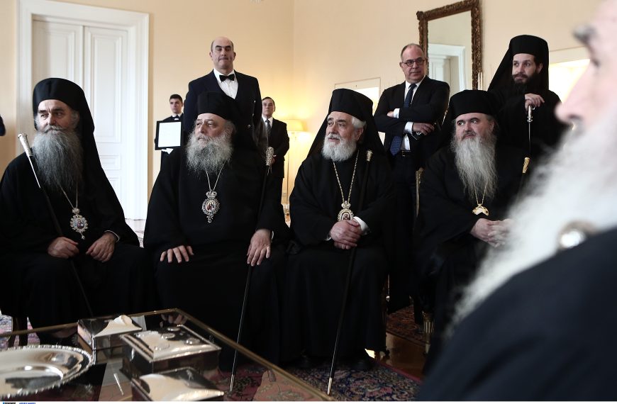 Ιερά Σύνοδος: Ο κοροναϊός δεν μεταδίδεται με τη Θεία Κοινωνία