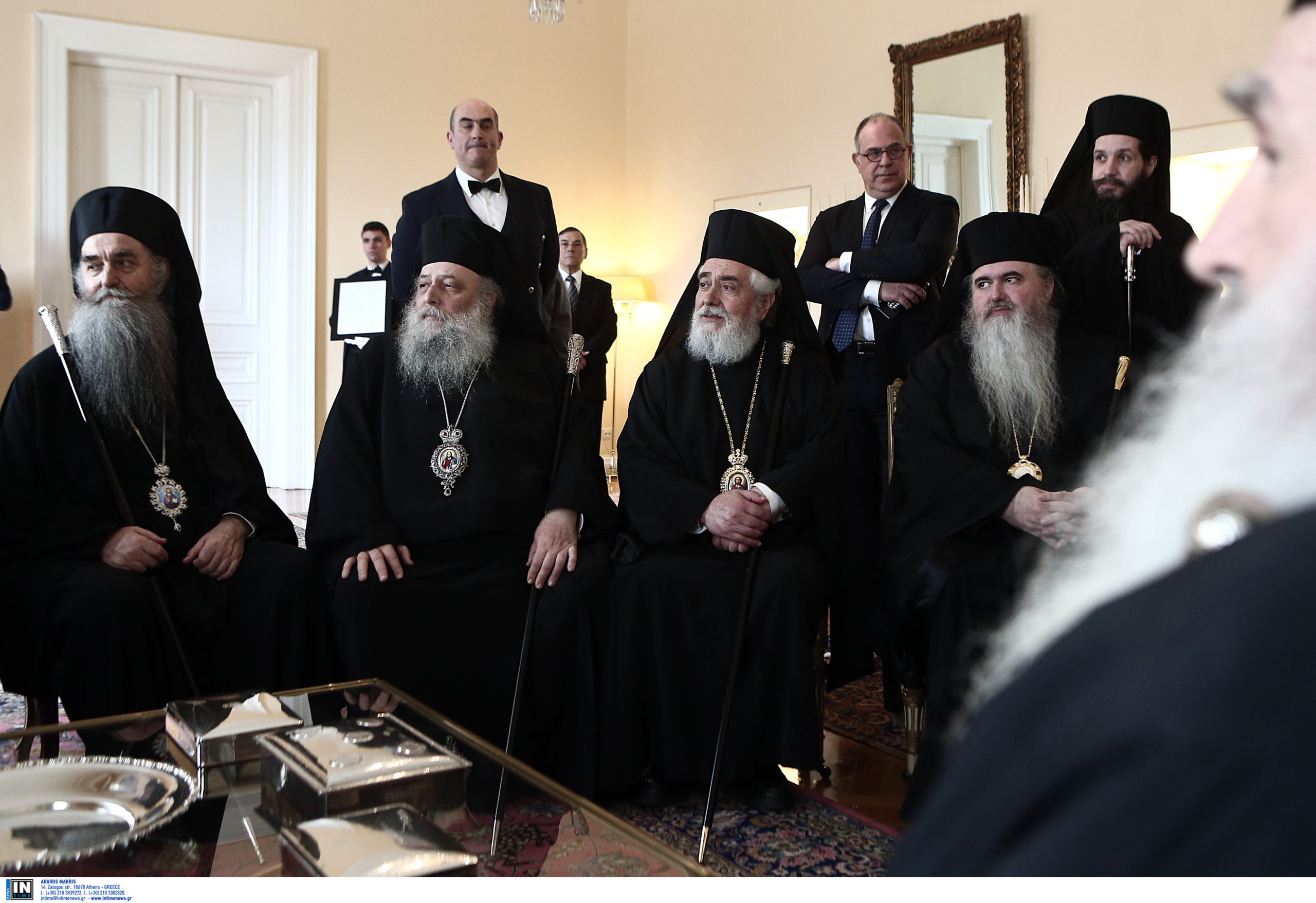 Ιερά Σύνοδος: Ο κοροναϊός δεν μεταδίδεται με τη Θεία Κοινωνία