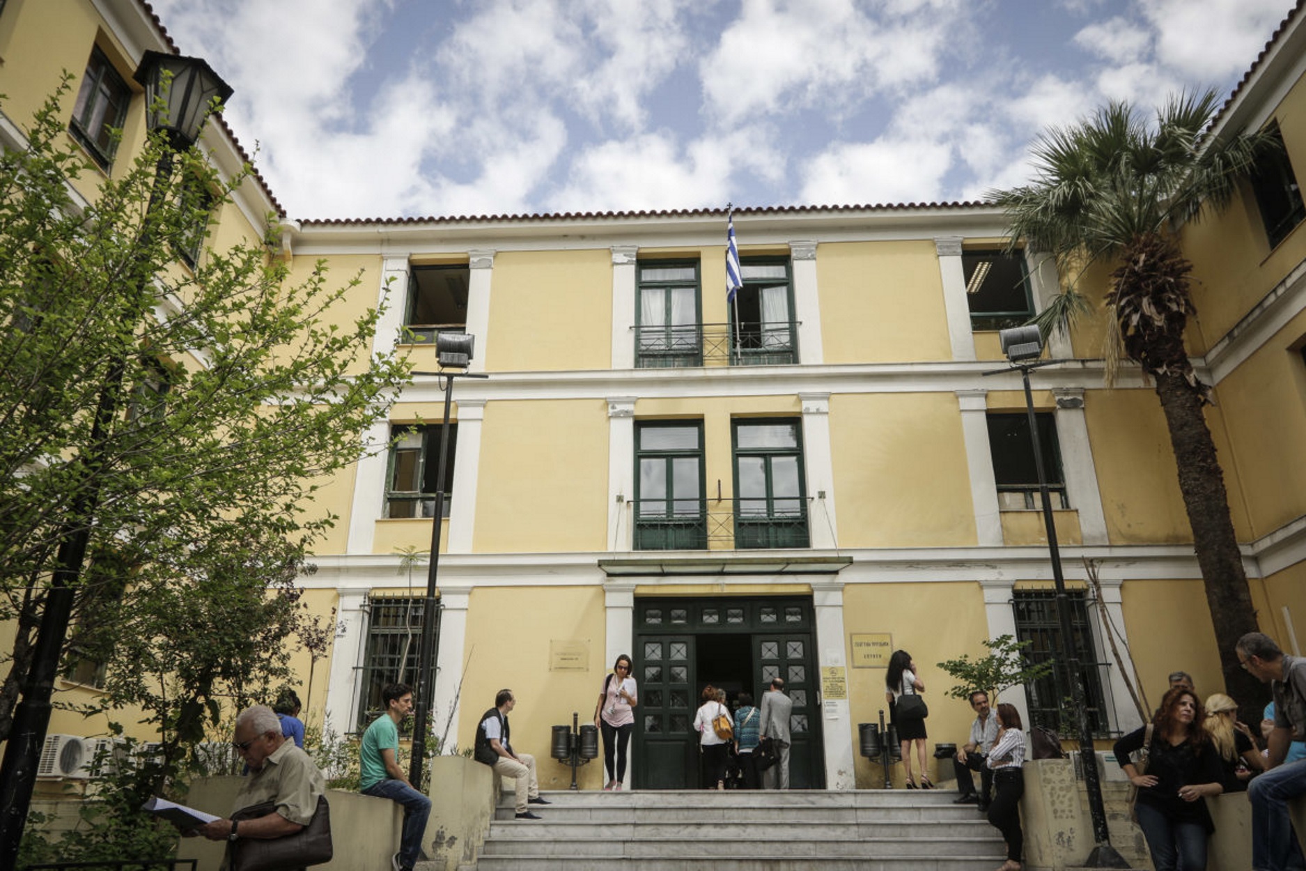 Αντίστροφη μέτρηση για να κλείσουν και τα δικαστήρια λόγω κοροναϊού