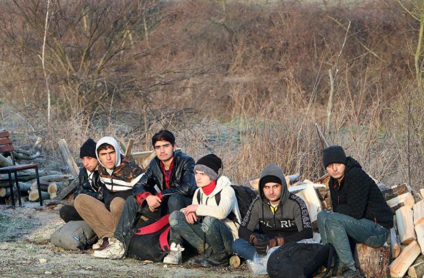 Τα sms που στέλνουν οι Ελληνικές αρχές σε μετανάστες για να μην&hellip;