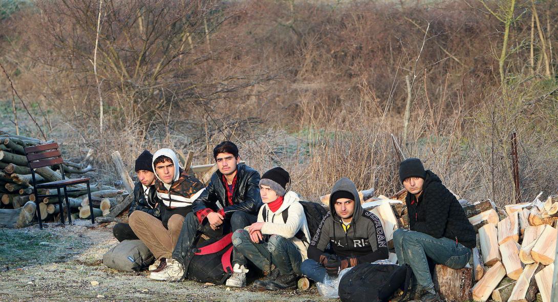 Τα sms που στέλνουν οι Ελληνικές αρχές σε μετανάστες για να μην περάσουν τα…