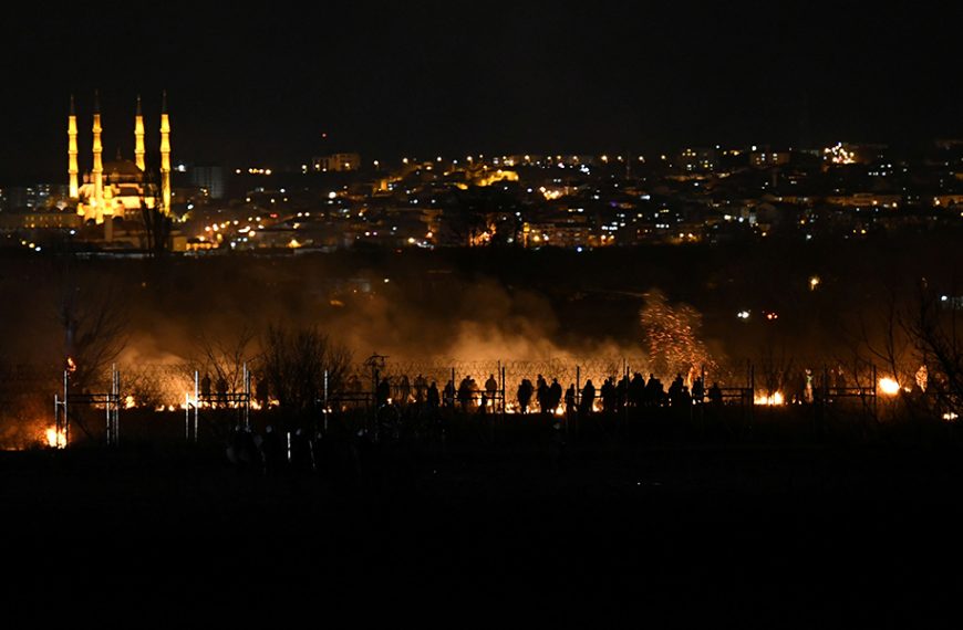 Νύχτα έντασης στον Εβρο – Επεισόδια με χημικά και καπνογόνα στις Καστανιές&hellip;