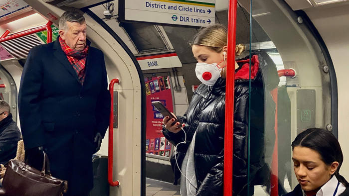 Γιατί άλλαξε στρατηγική ο Τζόνσον: Σενάριο-εφιάλτης για 260.000 νεκρούς στην Βρετανία