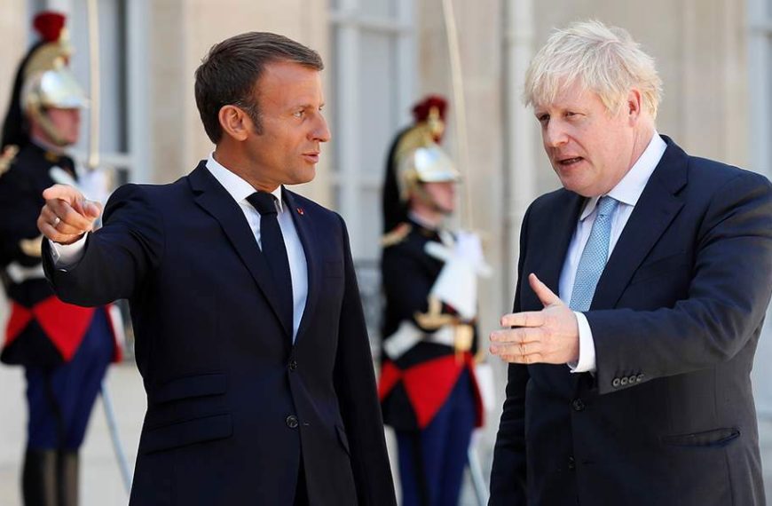 Όλη η Ευρώπη παίρνει νέα μέτρα αλλά ο Τζόνσον δεν κλείνει ούτε&hellip;