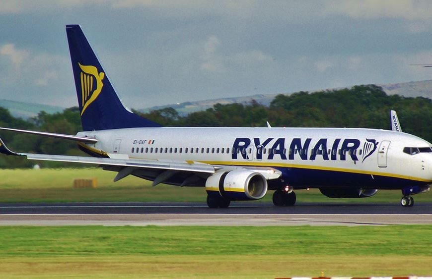 Η Ryanair αναστέλλει από 24 Μαρτίου σχεδόν όλες τις πτήσεις της