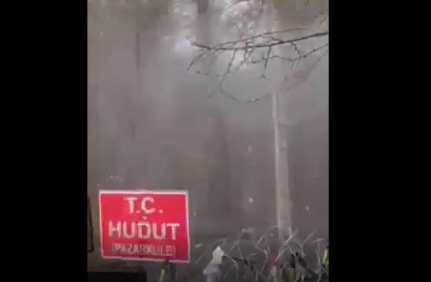 Ρίψεις νερού από “αύρα” της ΕΛ.ΑΣ εναντίον μεταναστών που επιχειρούν να περάσουν&hellip;