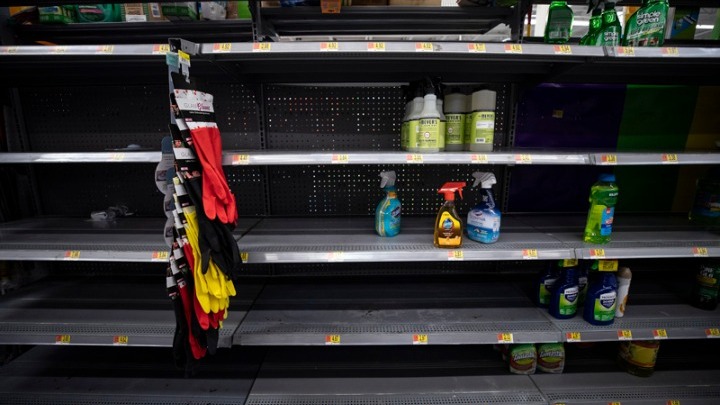 “Τα σήκωσαν” όλα στα σούπερ-μάρκετ του Λος Άντζελες με τον φόβο του κοροναϊού