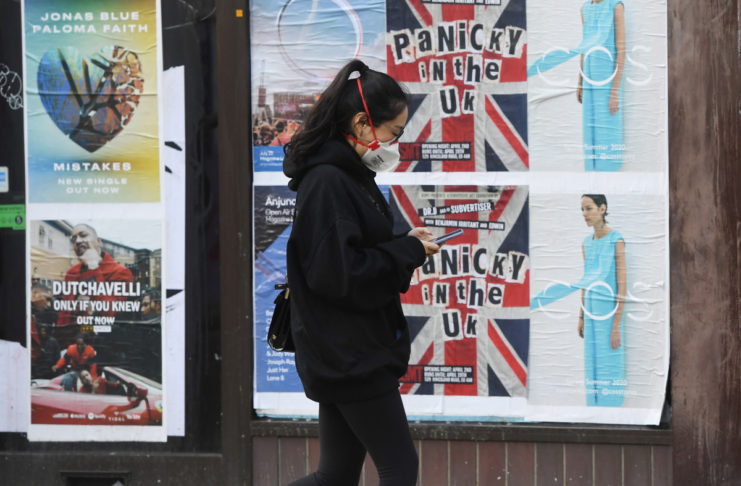 Τζόνσον: Από την “ανοσία της αγέλης” σε καθολική καραντίνα