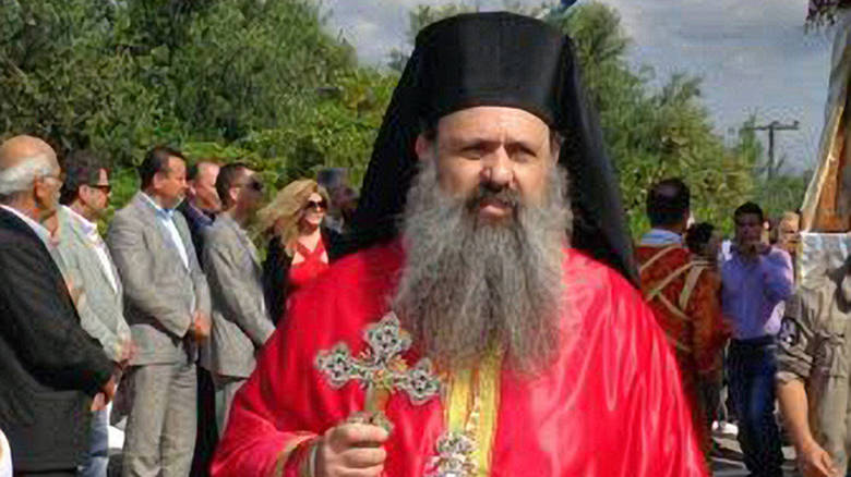 Μητροπολίτης ανοίγει τις εκκλησίες ως “αντίπραξη” στον συνωστισμό έξω από το Μαξίμου για την…