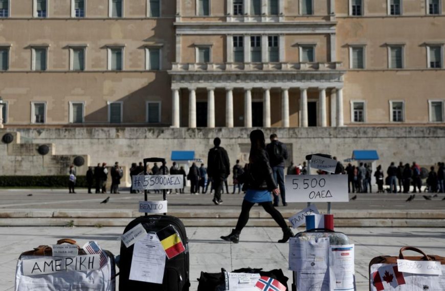 Πυρ ομαδόν στην κυβέρνηση για τους μακροχρόνια άνεργους – Απάντηση Πέτσα και&hellip;