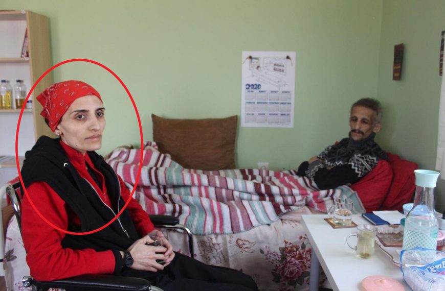 Πέθανε η Helin Bolek μετά από 288 ημέρες απεργίας πείνας- Ποια είναι η τραγουδίστρια των Grup Yorum που αντιστάθηκε στον Ερντογάν