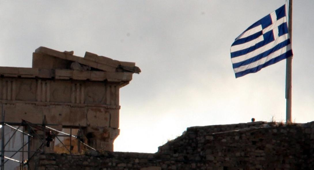 Η Ελλάδα αποχαιρετά τον Μανώλη Γλέζο- Μεσίστια η σημαία στην Ακρόπολη
