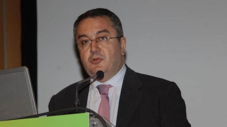 Μαζικά τεστ για έξοδο από την καραντίνα στηρίζει ο Μόσιαλος