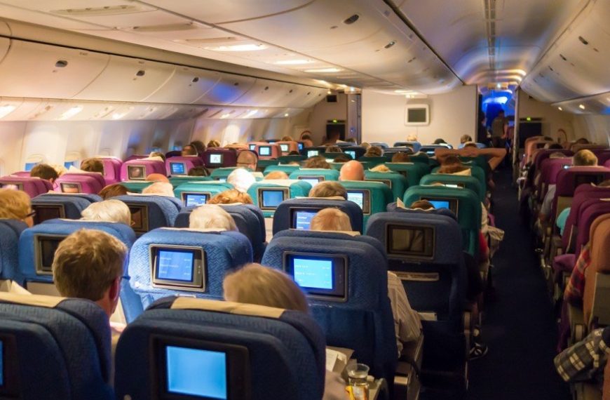 Politico: Η Αθήνα ζητάει από την Κομισιόν γρήγορη απελευθέρωση των αεροπορικών ταξιδιών