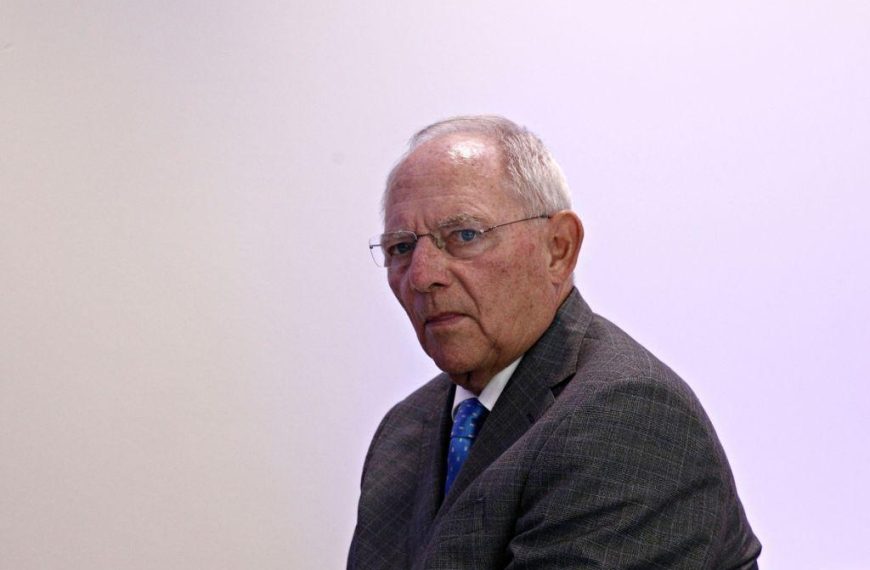 Νέα παρέμβαση Σόϊμπλε : Δεν μπορούμε να εμπιστευθούμε μόνο τους επιδημιολόγους- Το&hellip;