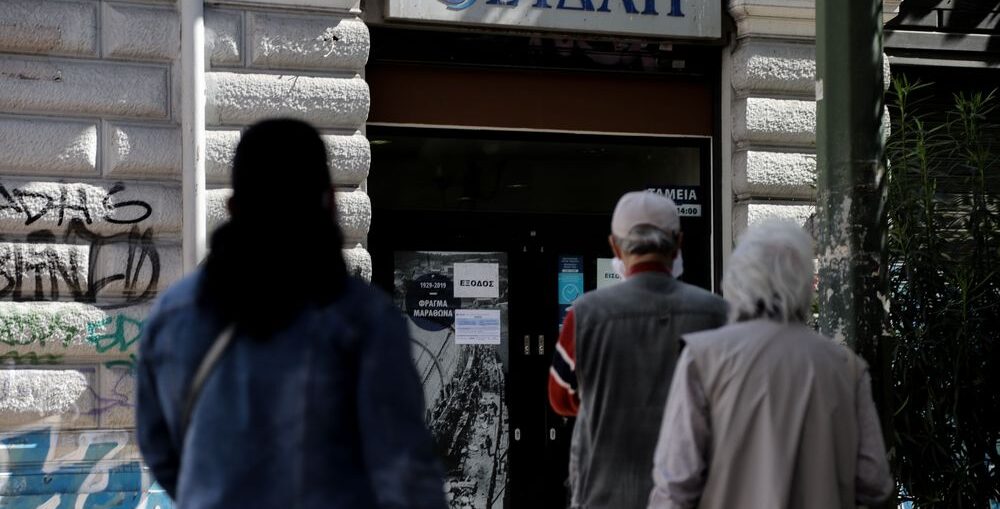 Μεγάλη ταλαιπωρία με ουρές στην ΕΥΔΑΠ- Εξοργιστική η αδιαφορία της διοίκησης