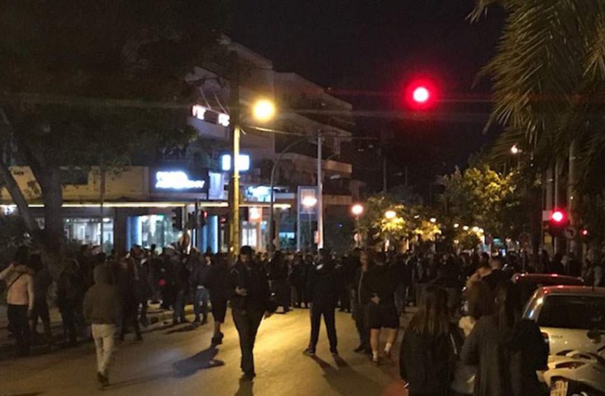 Νύχτα έντασης ξανά στην Αγ. Παρασκευή- Συνωστισμός…αντιδράσεων και σε άλλες πλατείες