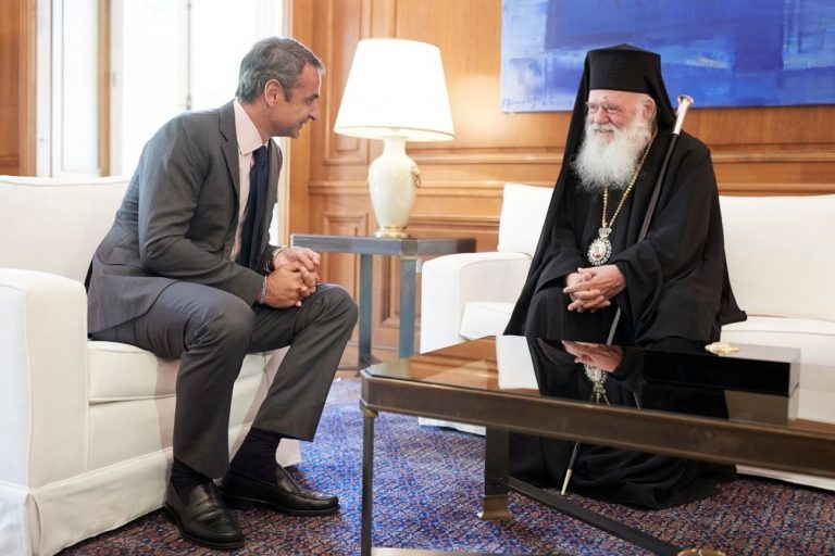 Θα στείλει η κυβέρνηση στον εισαγγελέα όσους τέλεσαν γάμους και βαπτίσεις την περίοδο της…