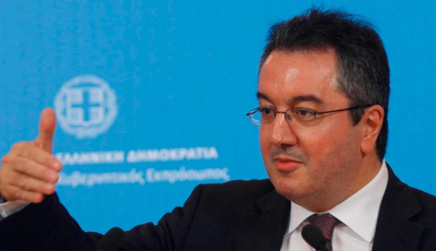 Ηλ. Μόσιαλος: “Όχι” στη Θεία Κοινωνία μέχρι να βρεθεί το εμβόλιο