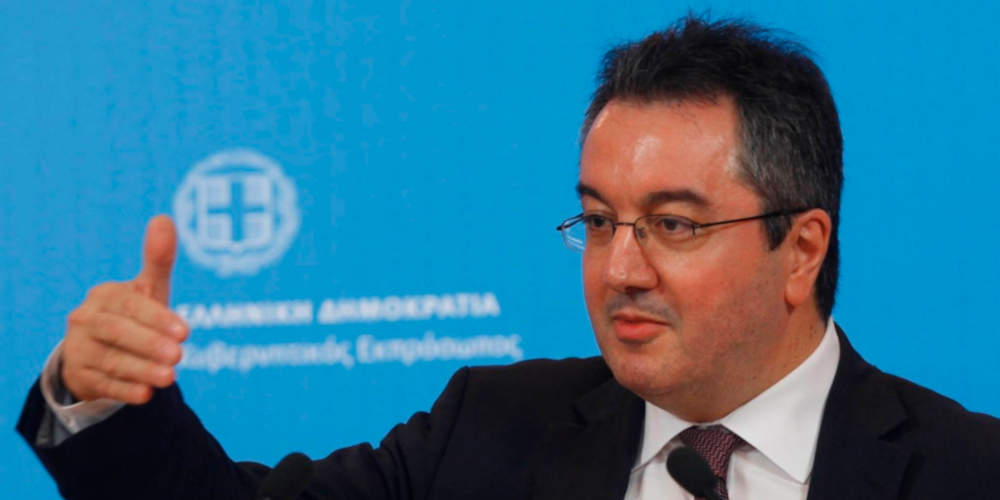 Ηλ. Μόσιαλος: “Όχι” στη Θεία Κοινωνία μέχρι να βρεθεί το εμβόλιο
