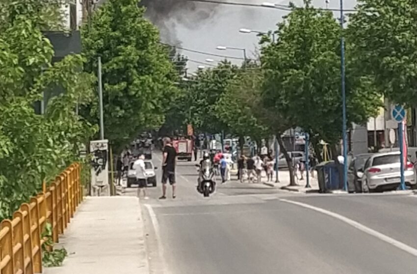 Λάρισα: Επίθεση στο αυτοκίνητο που μετέφερε τον Αγοραστό – Χτύπησαν δημοσιογράφο