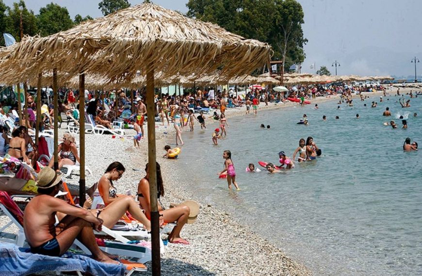 Ανοίγουν το Σάββατο οι παραλίες – Τη Δευτέρα φροντιστήρια-κέντρα ξένων γλωσσών