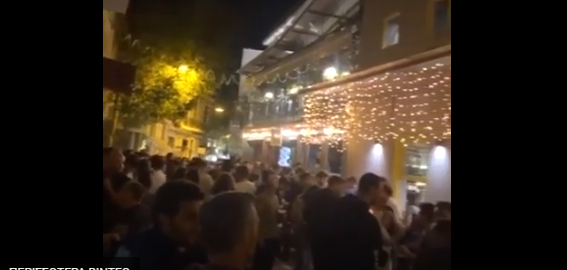 Το αδιαχώρητο στου Ψυρρή για δεύτερο βράδυ με take away ποτά