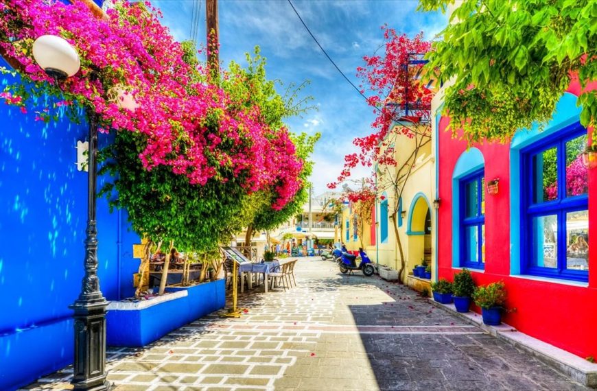 Guardian: Το 65% των ελληνικών ξενοδοχείων υπό χρεοκοπία