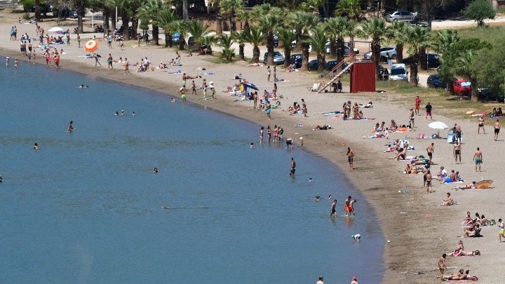 Πώς θα λειτουργήσουν οι παραλίες – Αυστηρά μέτρα και πρόστιμα έως 20.000 ευρώ