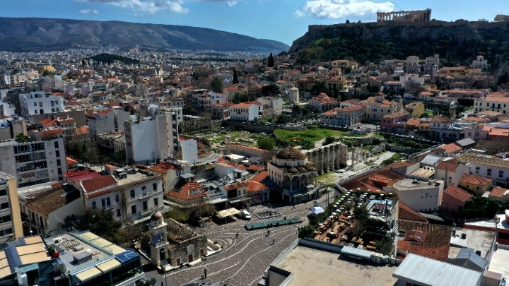 Ανοίγουν σχολεία, εμπορικά κέντρα, αρχαιολογικοί χώροι, απελευθερώνονται οι μετακινήσεις μεταξύ νομών