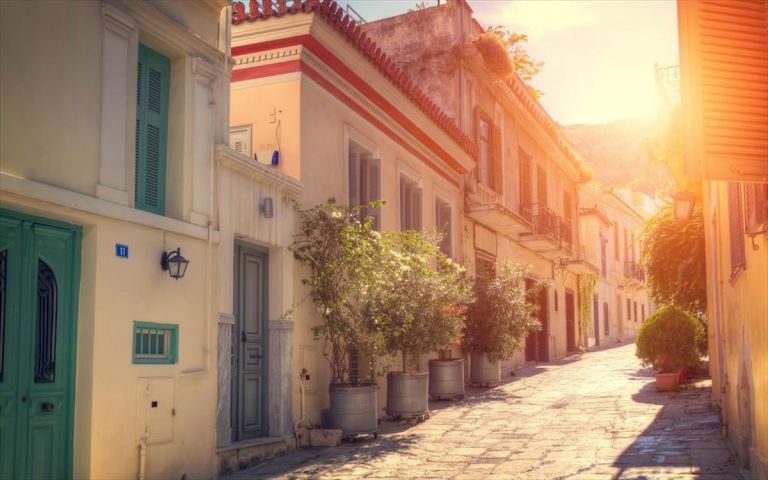 Πόσο αποδυναμώνει ο ήλιος τον κοροναϊό- Τι λένε οι επιστήμονες