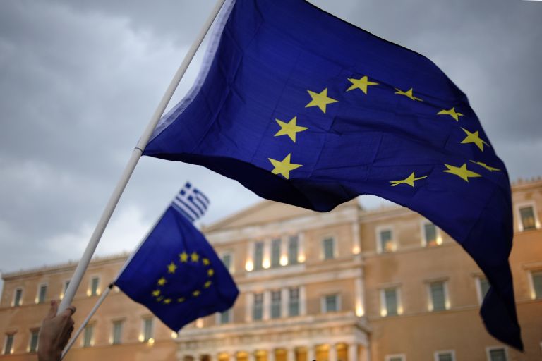 Ξεσπά “πόλεμος” για τις δηλώσεις Ντομπρόφσκις- Διαψεύδει ο Πέτσας- ΣΥΡΙΖΑ: Ούτε να το σκεφτείτε