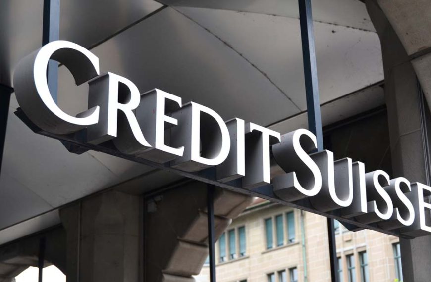 Απίστευτη συμβουλή της Credit Suisse στους πελάτες της: Μαζέψτε μετρητά!
