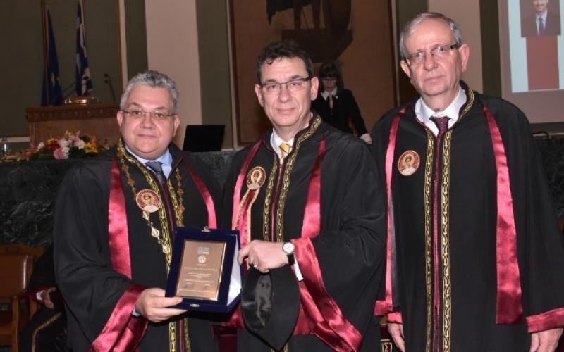 Αλμπέρτ Μπουρλά της Pfizer: Εφικτό το εμβόλιο για τον κοροναϊό τον Οκτώβριο
