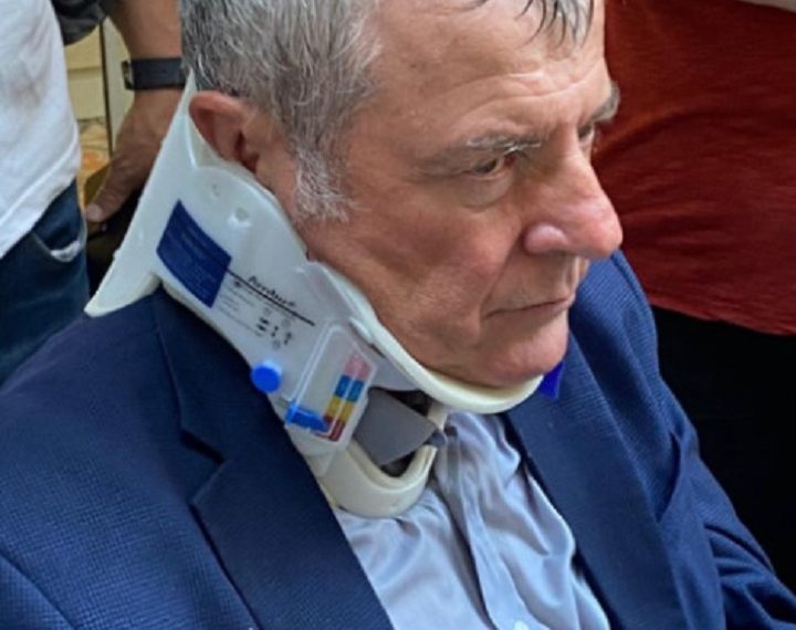 Τραυματίστηκε ο πρόεδρος της ΠΟΕΔΗΝ σε συγκρούσεις με τα ΜΑΤ