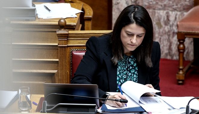Καταγγελία 17 βουλευτών του ΣΥΡΙΖΑ κατά Κεραμέως: Παραβίασε τον δικό της νόμο για να…