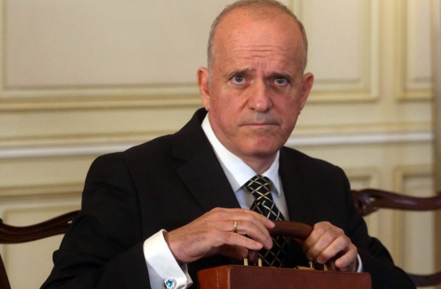 Λούλης αλά Διαματάρης – Δεν διαθέτει αναγνωρισμένο πτυχίο – ΣΥΡΙΖΑ: Άμεσα παραίτηση