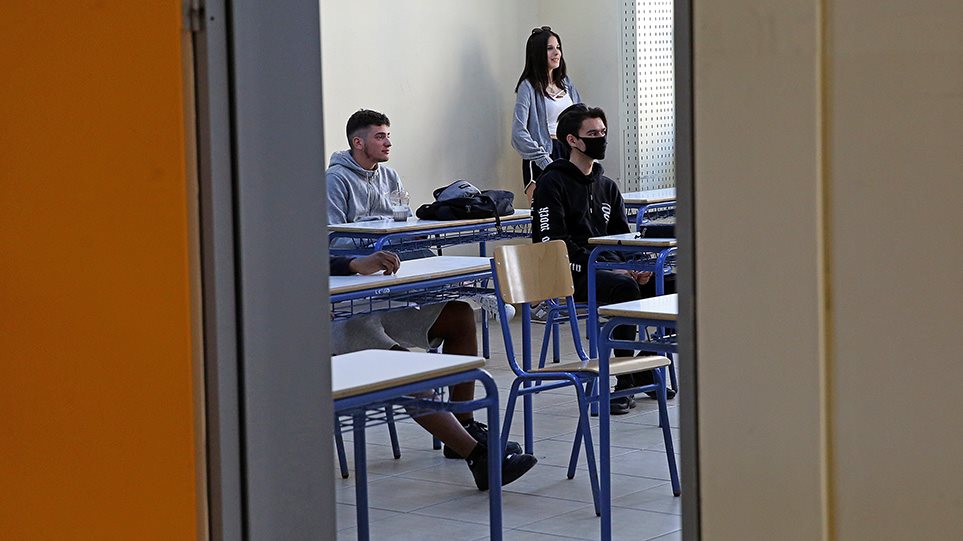 Πρεμιέρα Πανελλαδικών για 100.000 υποψηφίους- Το πρόγραμμα και τα μέτρα προστασίας