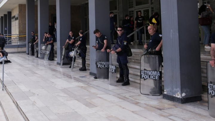 Ελεύθεροι οι δύο νεαροί που κατηγορούνται για απόπειρα έκρηξης στην Καλαμαριά