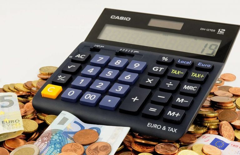 Κλιμακούμενη και με κριτήρια τζίρου η μείωση προκαταβολής φόρου- Το σχέδιο της κυβέρνησης