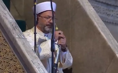 Αγία Σοφία: Ανάλυση συμβολισμού μιας κίνησης του ανώτατου ιμάμη από έναν εξόριστο δημοσιογράφο