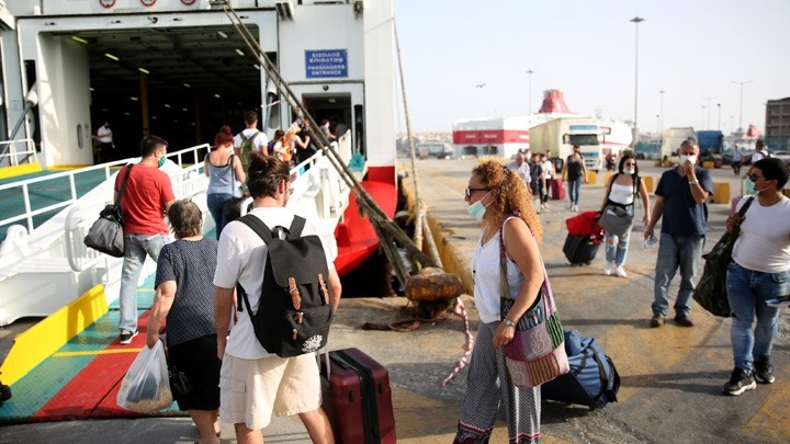 Αυξημένη η κίνηση στο λιμάνι του Πειραιά