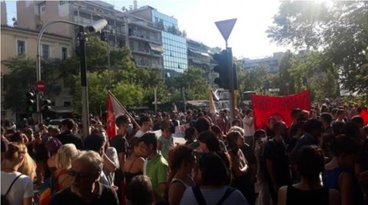 Ένταση έξω από την ΑΣΟΕΕ – Νέα αναίτια και απρόκλητη επίθεση αστυνομικών σε διαδηλωτές που αποχωρούσαν από αντιφασιστική συγκέντρωση