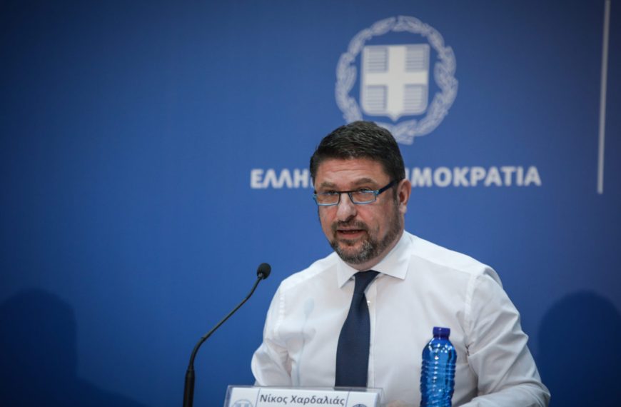 Χαρδαλιάς: Υποχρεωτική η χρήση μάσκας σε όλους τους κλειστούς χώρους έως 31 Αυγούστου