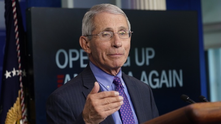 Φάουτσι: Όχι σε εσπευσμένη διανομή εμβολίου – Ποιοι κίνδυνοι υπάρχουν