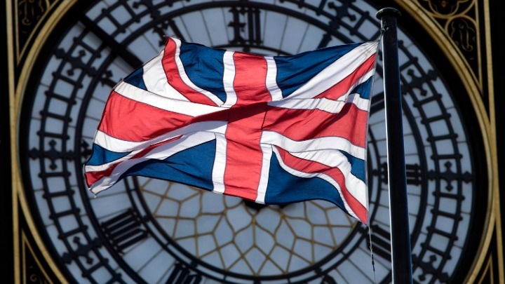 Τι προβλέπει η συμφωνία ΕΕ-Βρετανίας για δασμούς, εργασία και ταξίδια